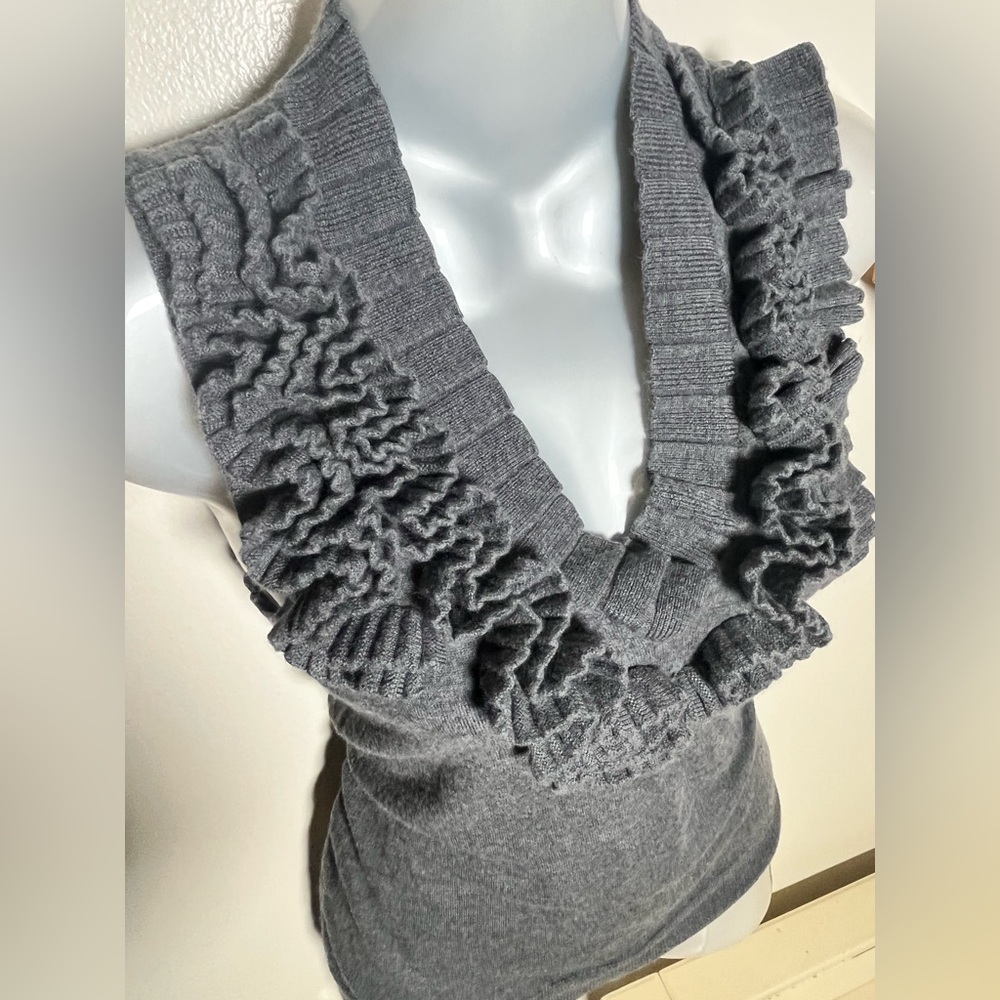 Banana Republic XS 100% merino wool gray sweater vest. EXCELLENT condition!